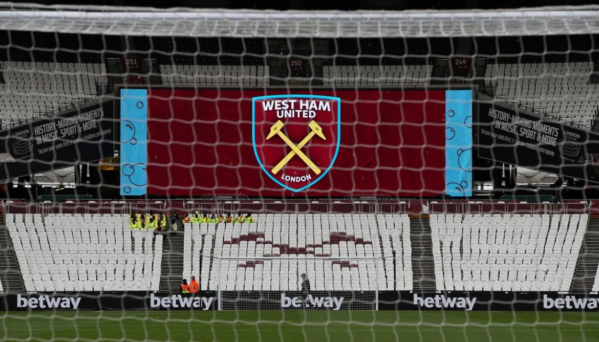 West Ham in contact over move to sign new £33m+ defender ahead of Man Utd