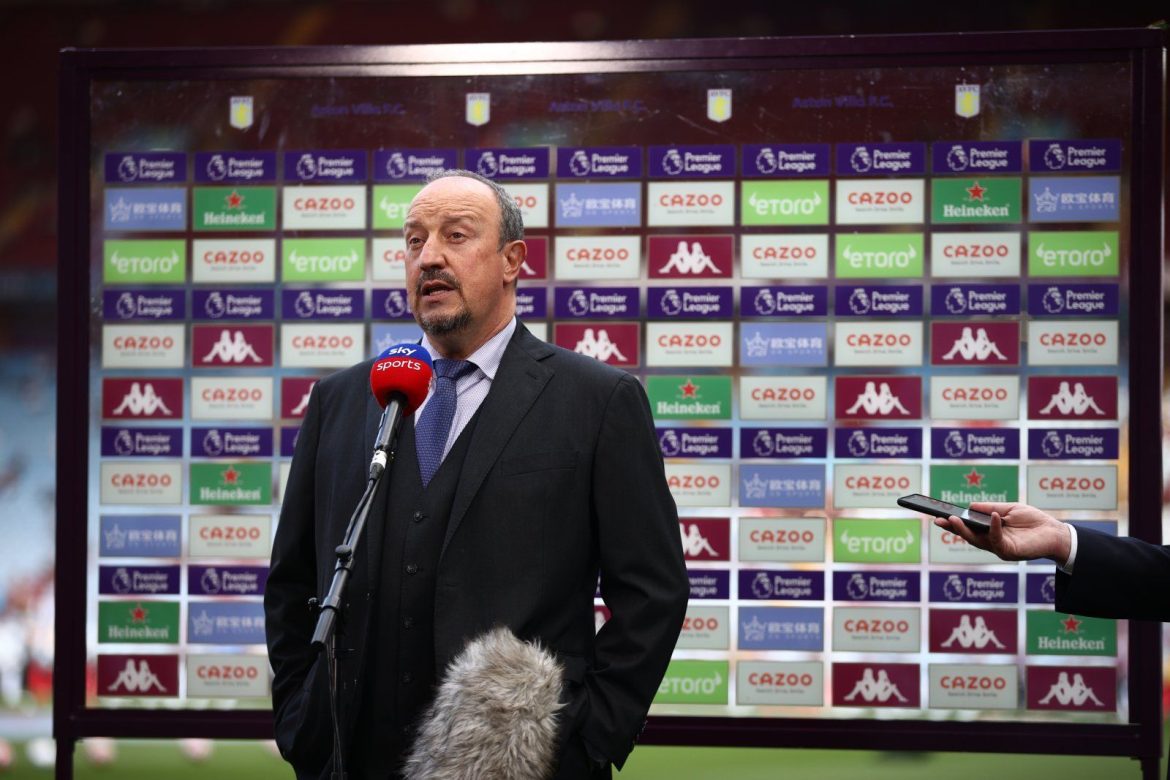 Everton: Fans flock to Benitez interview